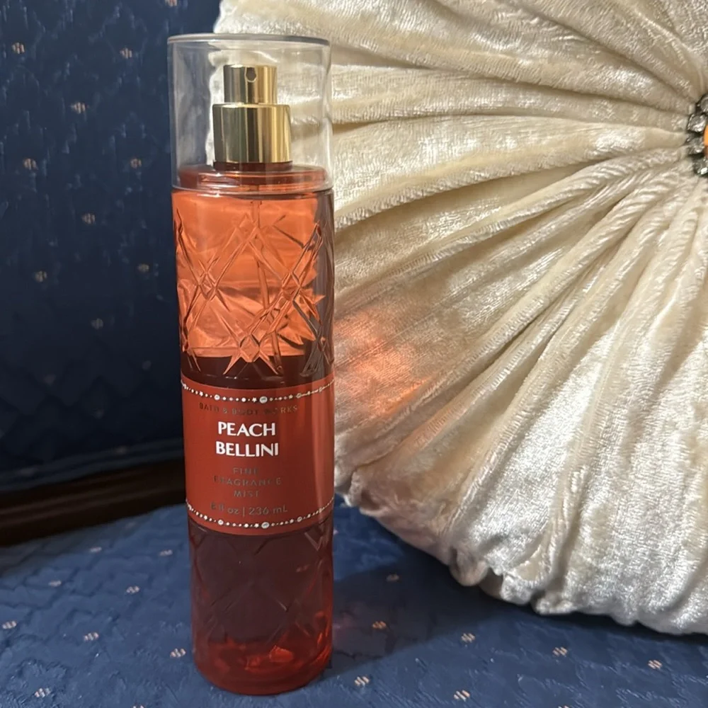 BATH & BODY WORKS SET. . . PEACH BELLINI SCENT - Picture 3 of 6